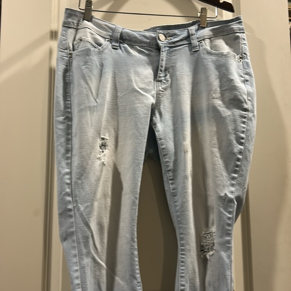 YMI Denim - YMI WANNABETTABUTT? Skinny embroidered pockets distress Jeans fringe hem size 14